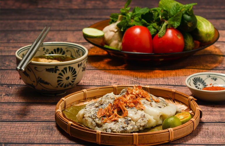 Vietnamese steamed rice roll