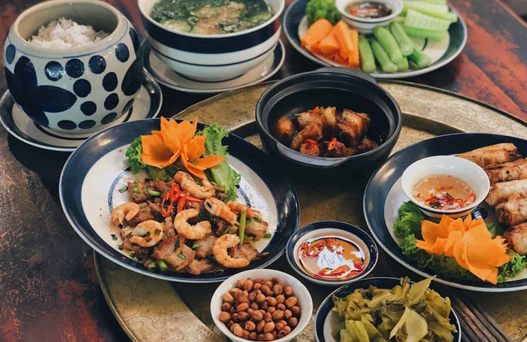 Taste local food in Ninh Binh