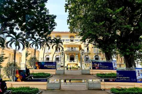 Your city tour in Ho Chi Minh takes you to iconic historical sites, beautifully hidden amidst the bustling cityscape