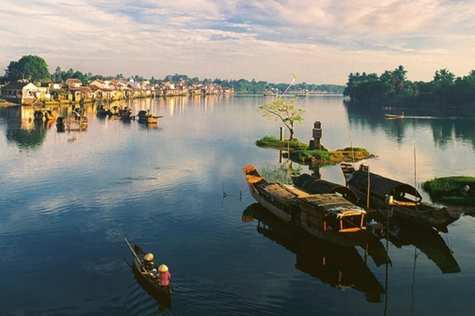 Embark on a dragon boat adventure along the Perfume River, setting course for the Thien Mu Pagoda