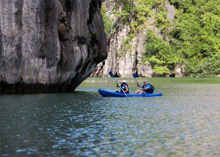 Hanoi – Halong Bay – Tung Sau Pearl Farm – Titov Island (L, D)
