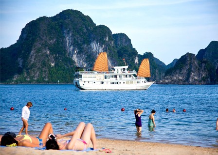 Halong Bay - Visit Sung Sot Cave - Back Hanoi (L, D)