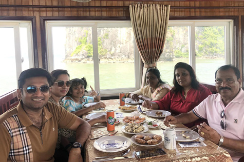 Indian tourists enjoy delicious dinners leading to countless varieties of seafood on luxury yachts.