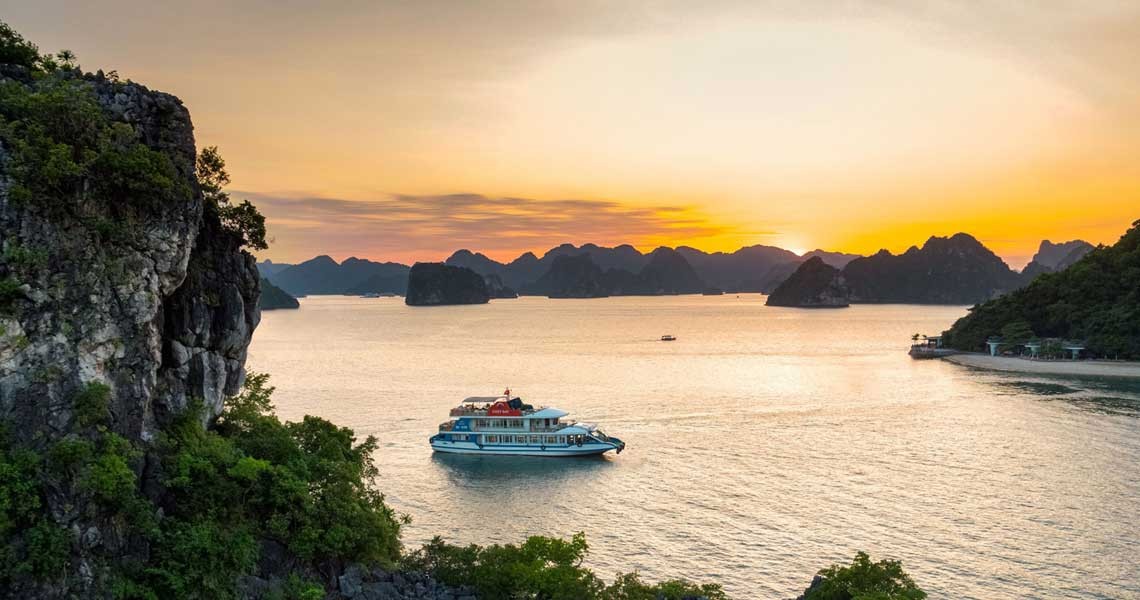 Cozy Bay Premium Cruise