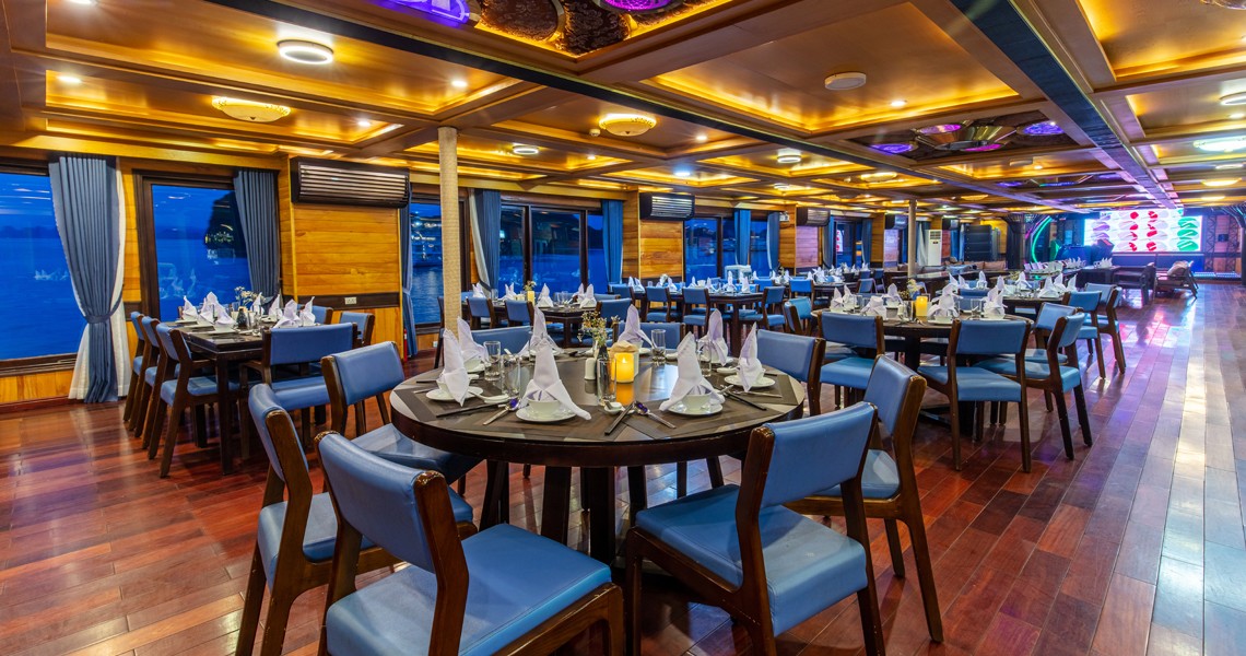 Oasis Bay Party Cruise