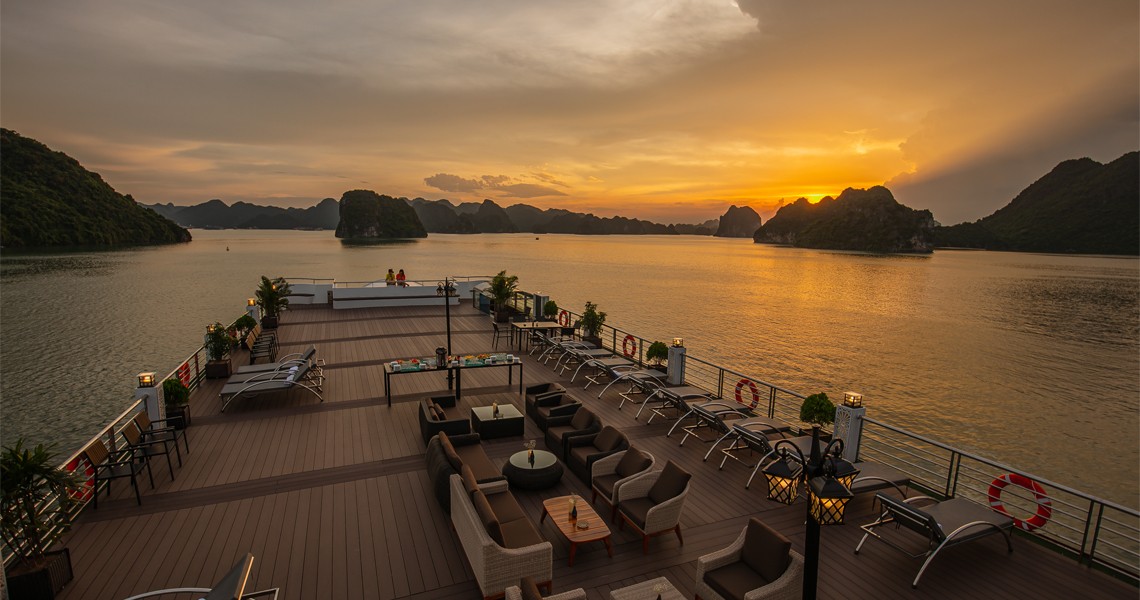 Oasis Bay Party Cruise